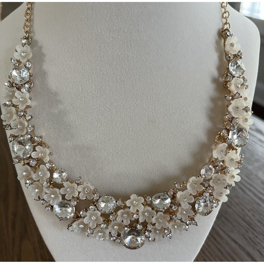 Natasha Flowers Statement Chunky Necklace White Acrylic Flowers Rhinestones